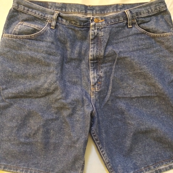 Clothes - Picture 6 of 8